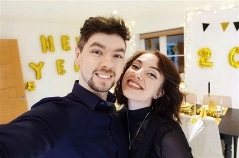 signe wiishu hansen|Popular Irish YouTuber Jacksepticeye splits from girlfriend.
